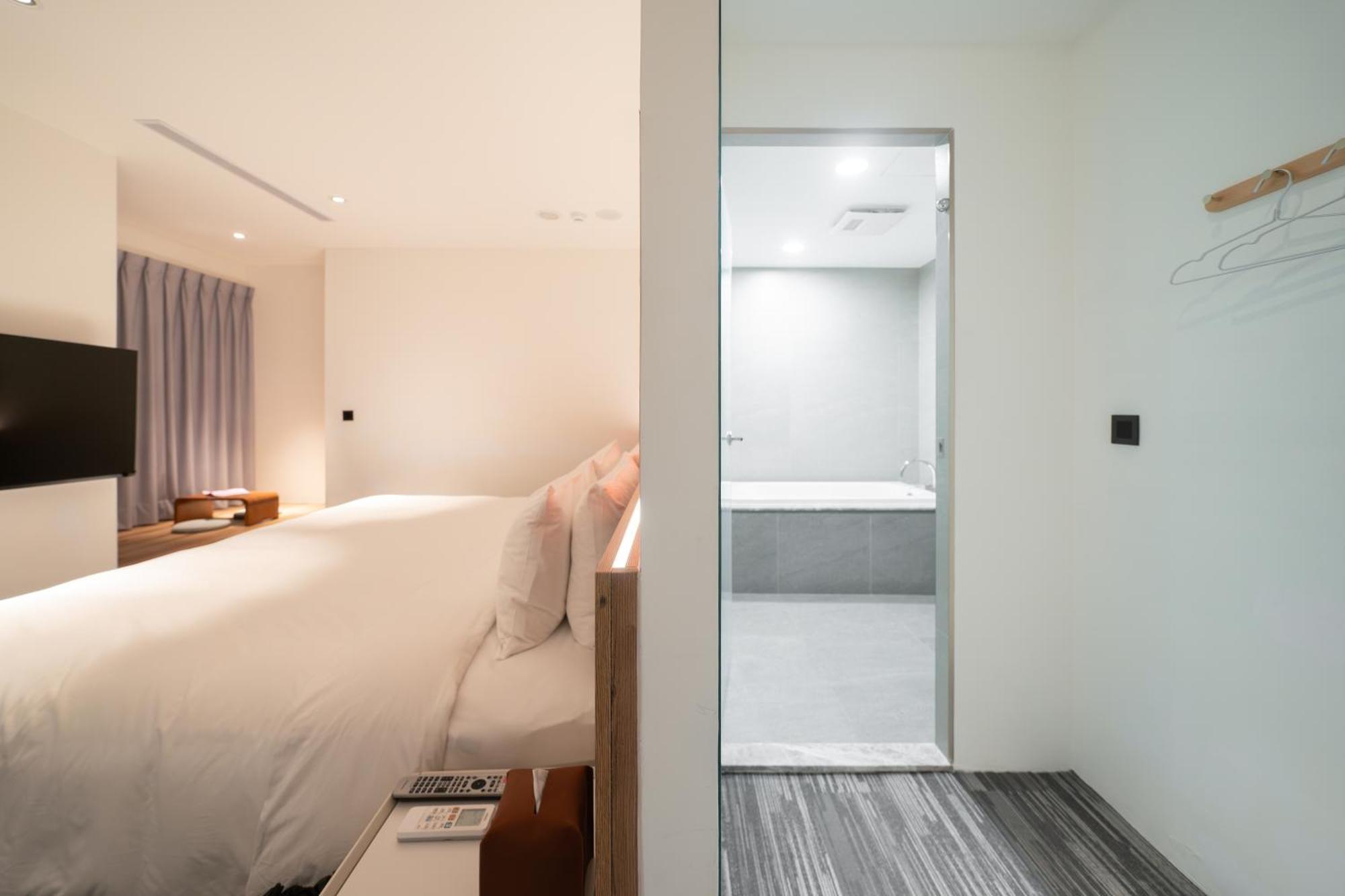 禾淞津別邸 Kashotsu Bettei Apartment Taichung Bagian luar foto